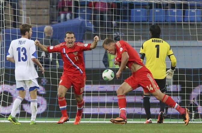 Vasily Berezutskiy festeggia il primo gol. Reuters